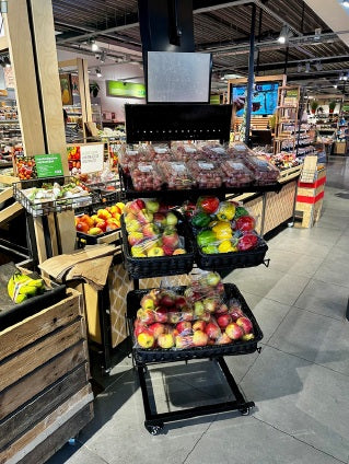 Display IMPULSO RECHTHOEK display inclusief 3 zwarte kunststof PP manden, in hoogte verstelbaar, met wieltjes en kopkaart